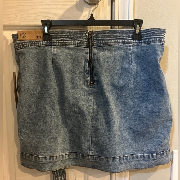 Blue turtle asymmetrical Skirt NWT size xl - Picture 3 of 3